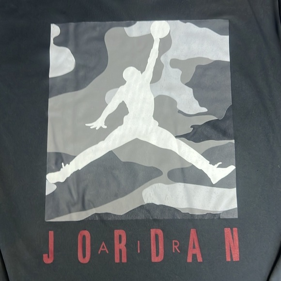 Nike Air Jordan Dri-Fit dark grey top with camo background sz M 10-12 - Picture 2 of 5